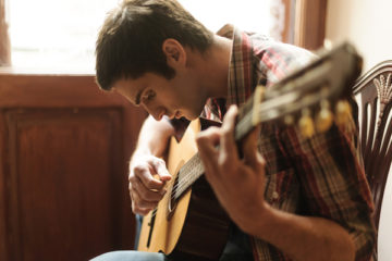 7 Strong Reasons why Women Are more Attracted to Introverted Men