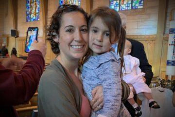 A 4-Year Old Girl, a True Hero: She Immediately Calls 911 after Her Mommy Collapsed