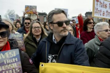 Joaquin Phoenix & Martin Sheen Arrested during Weekly Jane Fonda Protests for Climate Change