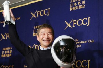 I’ll Fly You to the Moon: Japanese Billionaire Is Looking for a Lady to Join Him on a Flight to the Moon