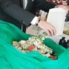 A 5 Star Hotel in Abu Dhabi Gives Brunch Leftovers to Stray Dogs