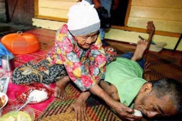101-Year-Old Mother Cared for Her Disabled Son Aged 63- Mother’s Love Is True Love