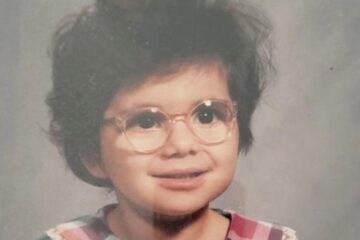 Woman Reunites with Her Parents 25 Years after She Was Kidnapped at Birth