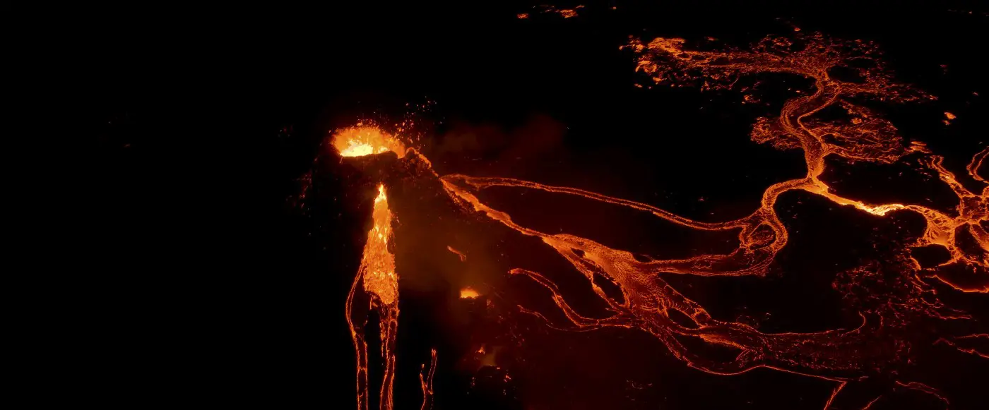 Stunning Lava Show Caught By A Drone As The Icelandic Volcano Erupts For The First Time In 6000 2217