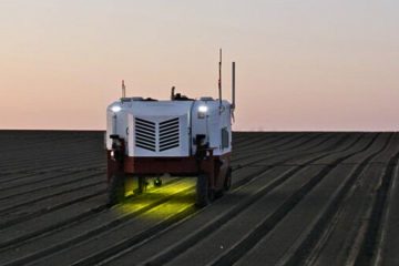 New Smart Farming Robot ‘Smokes’ Weeds with Its High Power Lasers for Healthy Weeding