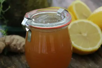 Healing Homemade Anti-Cough Syrup with Lemon, Honey, and Vinegar