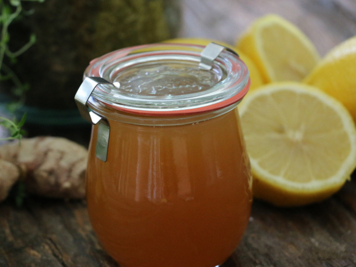 Healing Homemade Anti-Cough Syrup with Lemon, Honey, and Vinegar