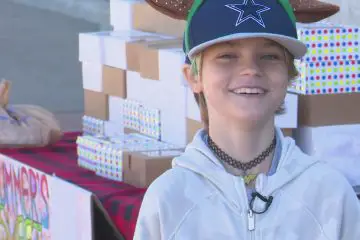 8-Year-Old Texan Bakes & Sells Cupcakes to Purchase Gifts for Foster Kids