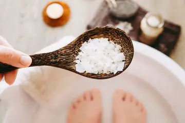 Epsom Salt Bath & Foot Soak: Health Benefits & How to Prepare It