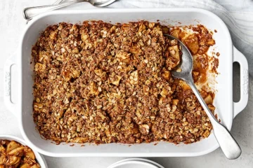 Why This Simple Apple Crisp Is the Healthiest Comfort Dessert You’ll Make